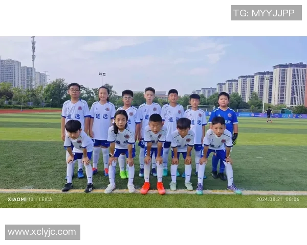 被踢断脚的足球明星重返赛场的励志故事与不屈精神